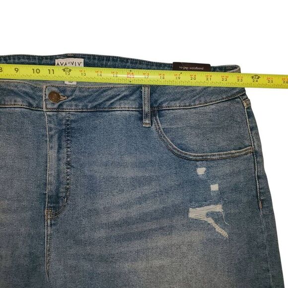 Ava & Viv Stretch High Rise Midi Distressed Raw Hem Jean Shorts Size 26. - Picture 5 of 8